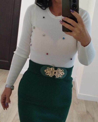 Kötött felső kövekkel - fehér színű