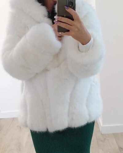 Fehér szőrme kabát