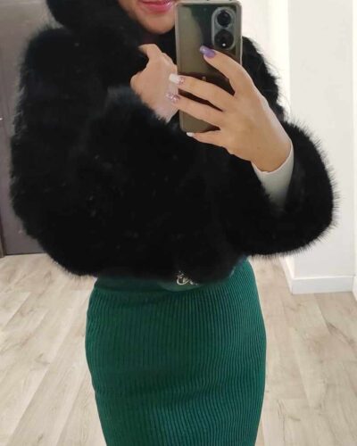 Rövid fekete színű szőrme kabát